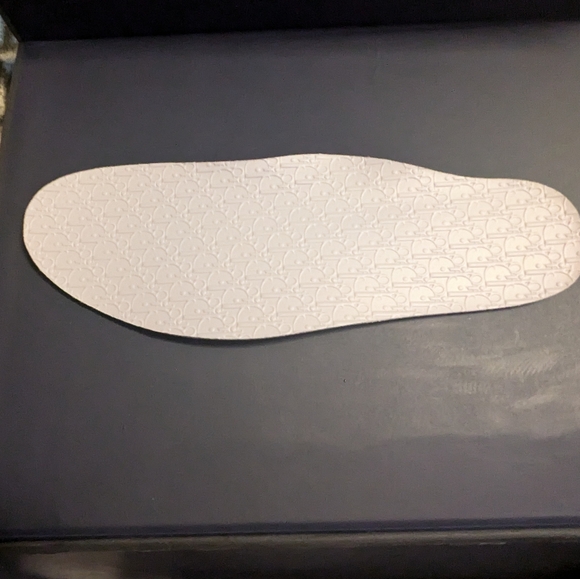 Air Jordan Dior High Tops - Picture 5 of 8